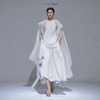 Chân váy xoè trắng thêu 